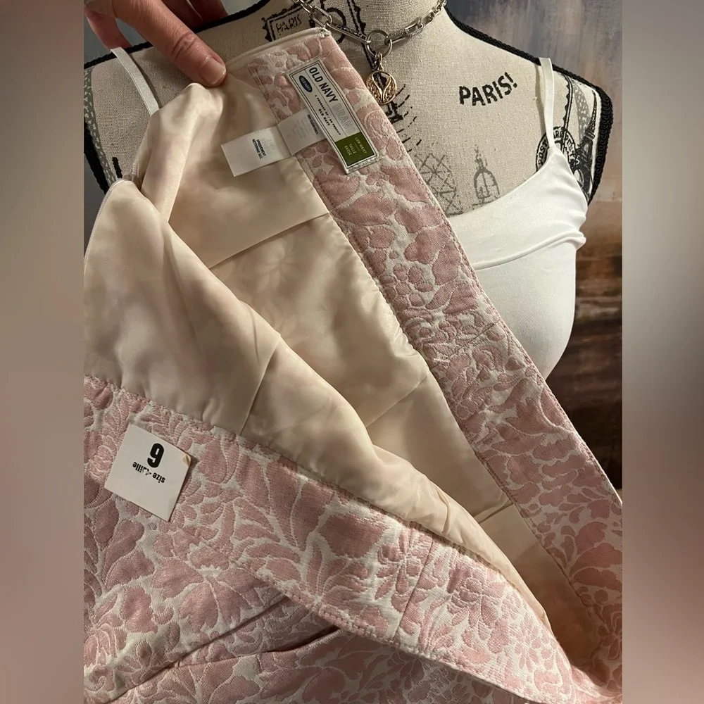 NWT, stunning damask pencil skirt, pink w/ some shimmer - Picture 8 of 12